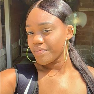 Meet your Posher, Nia